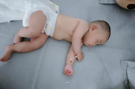伊川风油精宝宝可以用吗
